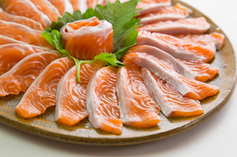 生食用ブランド銀鮭「銀王」冷凍フィレ（トリムE）